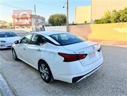 نيسان ألتيما